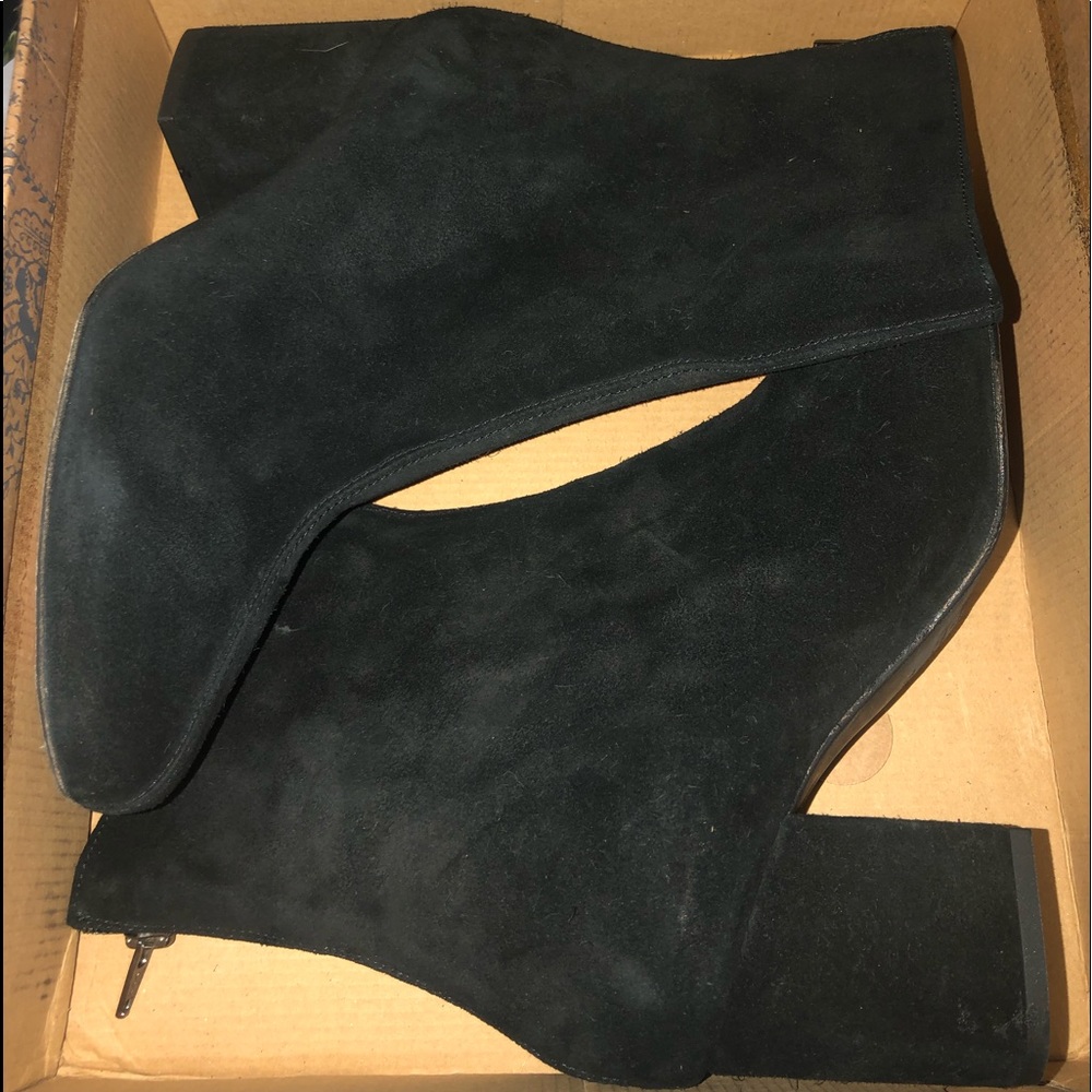 Never worn Free People Boot Cecile Ankle booties!